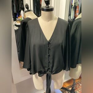 Kancystore Angel Sleeve Black V-Neck Tie Front Blouse, Size Large